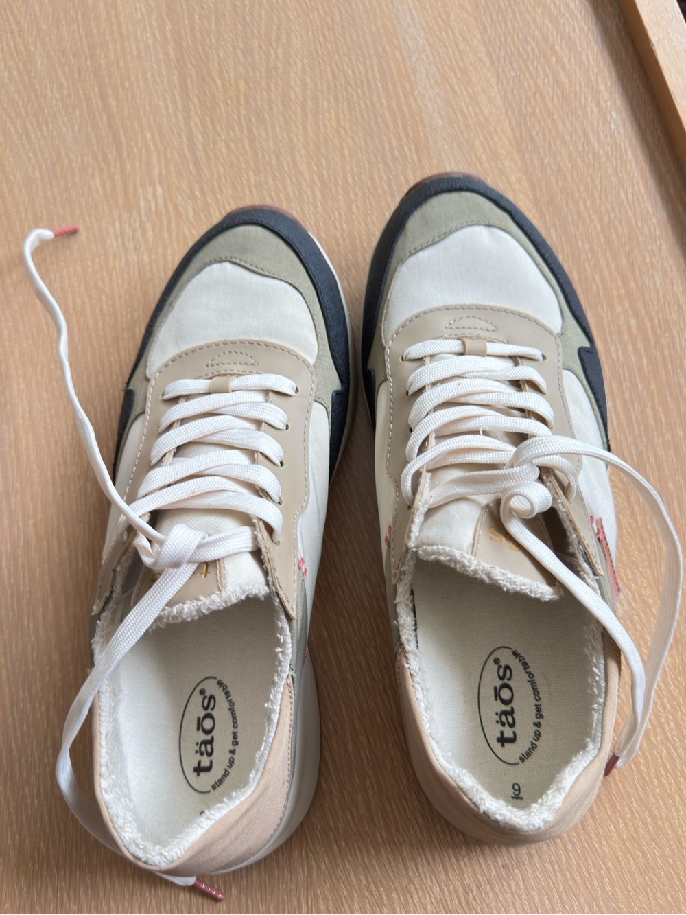 Women’s Casual Lace-Up Sneakers in Beige and Olive